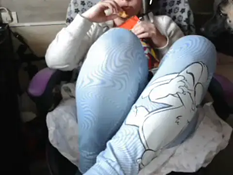 Snapshot of LaRa_forU chatting on March 16, 2025, 5:17 pm LaRa forU online show from March 16, 2025, 5:17 pm