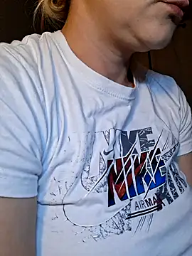 Snapshot of LaRa_forU chatting on September 26, 2025, 9:19 pm LaRa forU online show from September 26, 2025, 9:19 pm