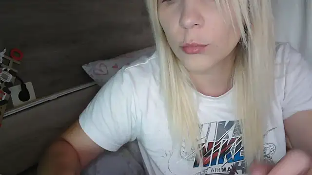 Snapshot of LaRa_forU chatting on September 27, 2025, 9:25 am LaRa forU online show from September 27, 2025, 9:25 am