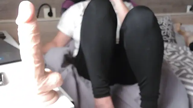 Snapshot of LaRa_forU chatting on October 26, 2025, 10:21 am LaRa forU online show from October 26, 2025, 10:21 am