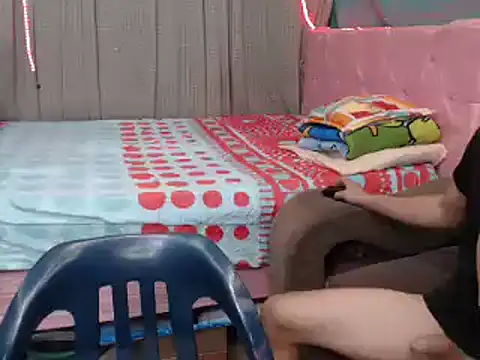 Snapshot of mom_son_dirty chatting on January 18, 2025, 3:49 pm mom son dirty online show from January 18, 2025, 3:49 pm