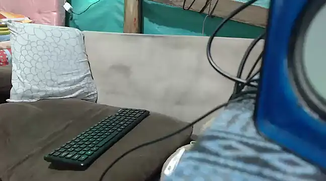 Snapshot of mom_son_dirty chatting on March 13, 2025, 12:05 am mom son dirty online show from March 13, 2025, 12:05 am