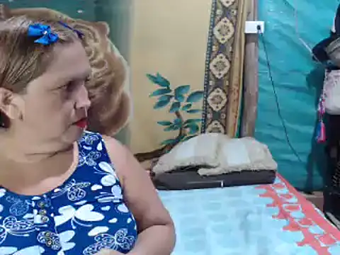 Snapshot of mom_son_dirty chatting on September 24, 2025, 10:24 pm mom son dirty online show from September 24, 2025, 10:24 pm