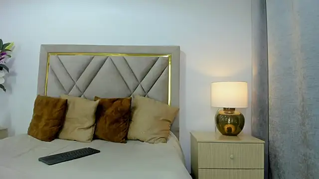 Snapshot of emily_queen2 chatting on November 30, 2025, 6:23 pm emily queen2 online show from November 30, 2025, 6:23 pm