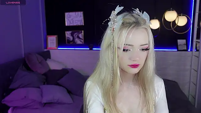 Snapshot of EmilyAir chatting on December 23, 2024, 12:35 am EmilyAir online show from December 23, 2024, 12:35 am