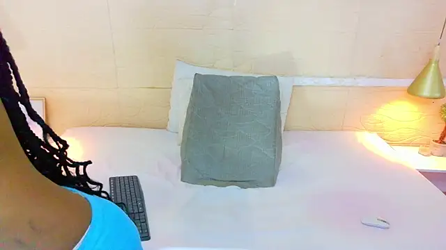 Chocolatte bar online show from February 13, 2026, 2:35 pm