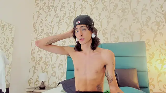 Snapshot of Matthew_Dixonn chatting on December 14, 2024, 2:12 am Matthew Dixonn online show from December 14, 2024, 2:12 am