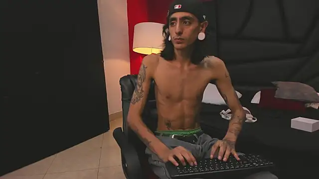 Snapshot of Matthew_Dixonn chatting on December 21, 2024, 7:56 am Matthew Dixonn online show from December 21, 2024, 7:56 am