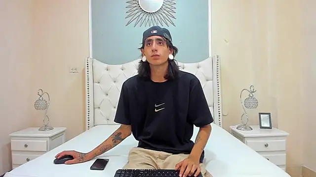 Snapshot of Matthew_Dixonn chatting on December 25, 2024, 4:22 am Matthew Dixonn online show from December 25, 2024, 4:22 am