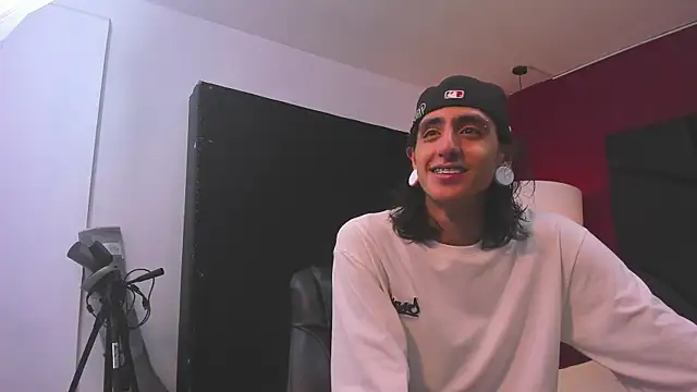 Snapshot of Matthew_Dixonn chatting on December 26, 2024, 3:16 am Matthew Dixonn online show from December 26, 2024, 3:16 am