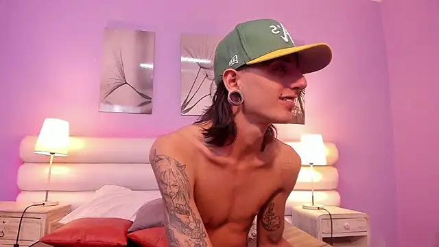 Snapshot of Matthew_Dixonn chatting on January 28, 2025, 10:12 pm Matthew Dixonn online show from January 28, 2025, 10:12 pm