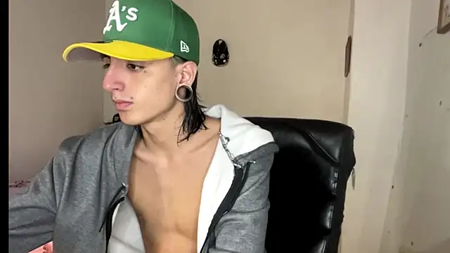 Snapshot of Matthew_Dixonn chatting on February 5, 2025, 10:01 pm Matthew Dixonn online show from February 5, 2025, 10:01 pm