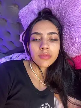 Snapshot of IsaValencia chatting on January 9, 2025, 11:02 pm IsaValencia online show from January 9, 2025, 11:02 pm