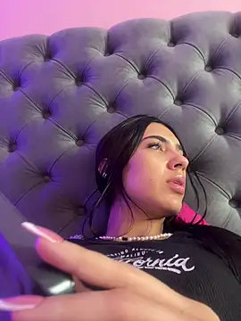 Snapshot of IsaValencia chatting on January 10, 2025, 2:57 am IsaValencia online show from January 10, 2025, 2:57 am