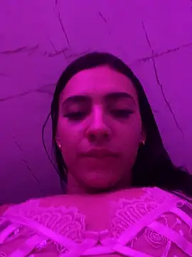 Snapshot of IsaValencia chatting on January 18, 2025, 3:31 am IsaValencia online show from January 18, 2025, 3:31 am