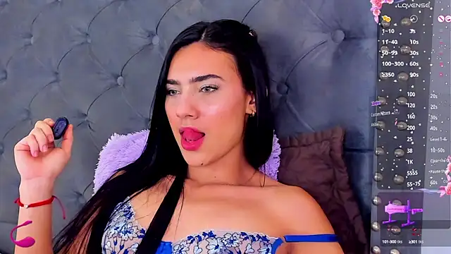 Snapshot of IsaValencia chatting on January 30, 2025, 2:06 am IsaValencia online show from January 30, 2025, 2:06 am