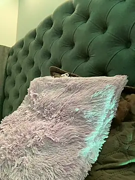 Snapshot of IsaValencia chatting on February 6, 2025, 3:37 am IsaValencia online show from February 6, 2025, 3:37 am