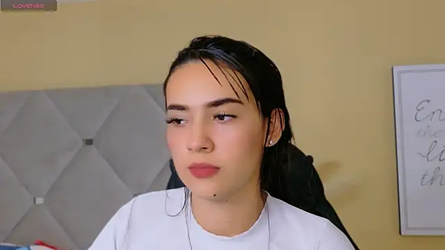 Snapshot of IsaValencia chatting on September 11, 2025, 12:44 am IsaValencia online show from September 11, 2025, 12:44 am