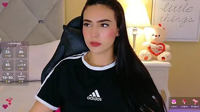 Snapshot of IsaValencia chatting on September 19, 2025, 12:23 am IsaValencia online show from September 19, 2025, 12:23 am