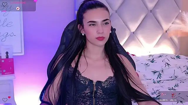 Snapshot of IsaValencia chatting on October 15, 2025, 12:22 am IsaValencia online show from October 15, 2025, 12:22 am