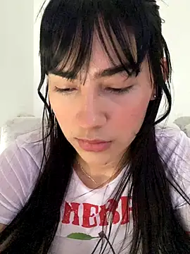 Snapshot of IsaValencia chatting on November 6, 2025, 2:07 pm IsaValencia online show from November 6, 2025, 2:07 pm