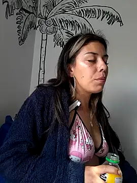 Snapshot of Sweel_Leyva18 chatting on December 5, 2024, 6:22 pm Sweel Leyva18 online show from December 5, 2024, 6:22 pm