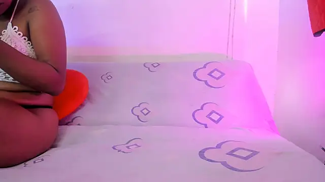 Snapshot of LoveBirds__1 chatting on October 14, 2025, 8:20 pm LoveBirds  1 online show from October 14, 2025, 8:20 pm