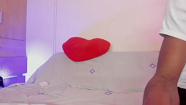 LoveBirds  1 online show from November 2, 2025, 10:56 pm