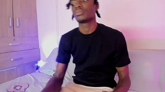 LoveBirds  1 online show from November 13, 2025, 10:41 pm