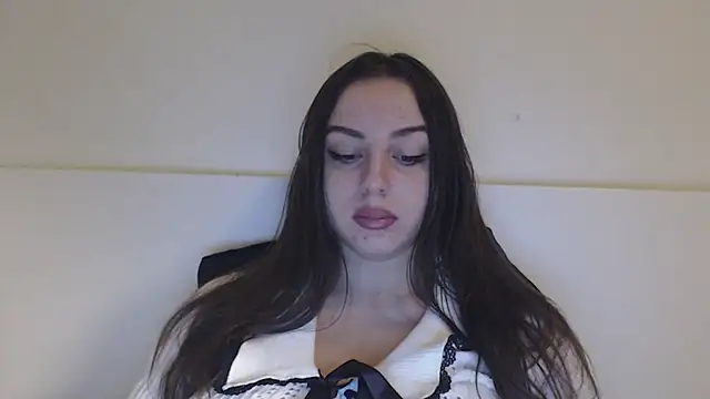 courtneyPerfect online show from December 3, 2024, 8:05 am