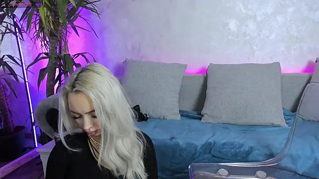 Snapshot of BambiAndAyline chatting on February 5, 2025, 4:27 am BambiAndAyline online show from February 5, 2025, 4:27 am