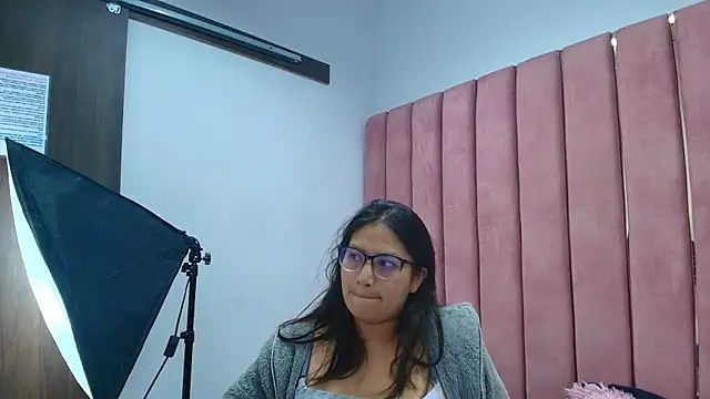 Miaa Smiith  online show from December 23, 2025, 3:26 am