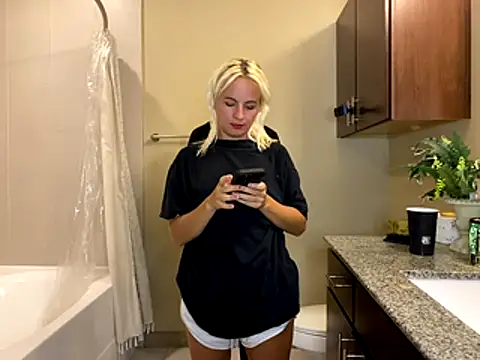 girlfriendmissy online show from November 4, 2025, 12:10 am