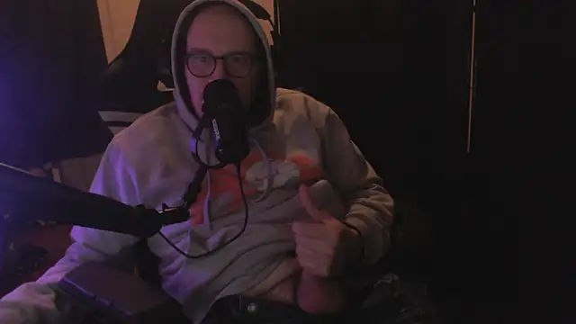 Snapshot of chicostick413 chatting on December 17, 2025, 9:32 pm chicostick413 online show from December 17, 2025, 9:32 pm