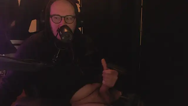 Snapshot of chicostick413 chatting on December 18, 2025, 1:50 pm chicostick413 online show from December 18, 2025, 1:50 pm