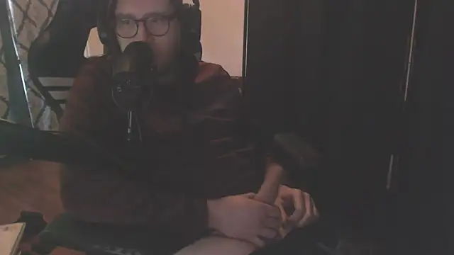 Snapshot of chicostick413 chatting on January 5, 2026, 7:06 pm chicostick413 online show from January 5, 2026, 7:06 pm