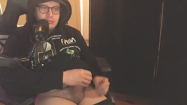 Snapshot of chicostick413 chatting on January 9, 2026, 2:42 pm chicostick413 online show from January 9, 2026, 2:42 pm