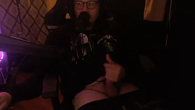 Snapshot of chicostick413 chatting on February 10, 2026, 1:43 am chicostick413 online show from February 10, 2026, 1:43 am