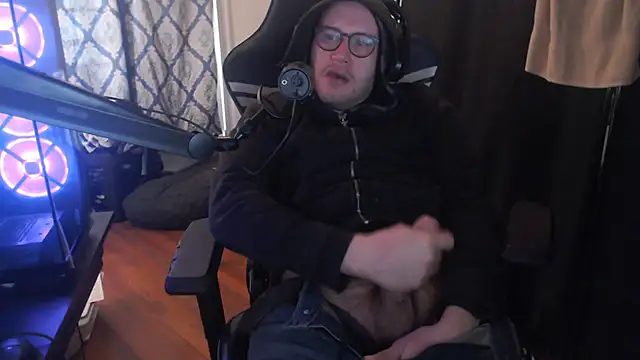 Snapshot of chicostick413 chatting on February 12, 2026, 1:06 pm chicostick413 online show from February 12, 2026, 1:06 pm