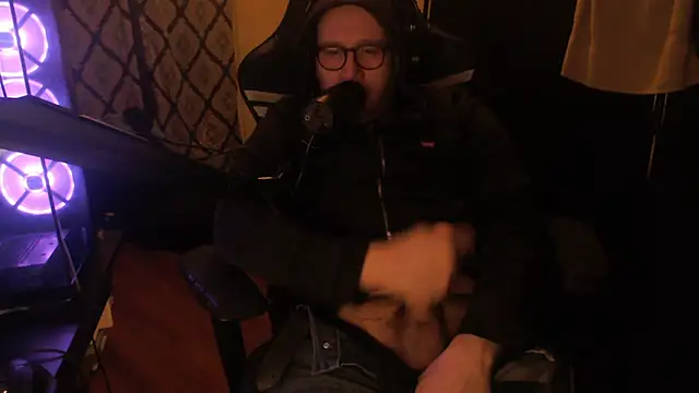 Snapshot of chicostick413 chatting on February 13, 2026, 1:56 am chicostick413 online show from February 13, 2026, 1:56 am