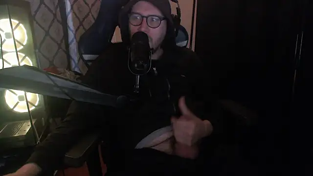 Snapshot of chicostick413 chatting on February 23, 2026, 1:41 pm chicostick413 online show from February 23, 2026, 1:41 pm