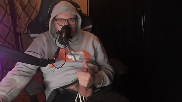 Snapshot of chicostick413 chatting on March 12, 2026, 1:12 am chicostick413 online show from March 12, 2026, 1:12 am