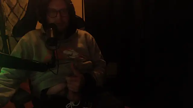 Snapshot of chicostick413 chatting on March 17, 2026, 1:43 am chicostick413 online show from March 17, 2026, 1:43 am