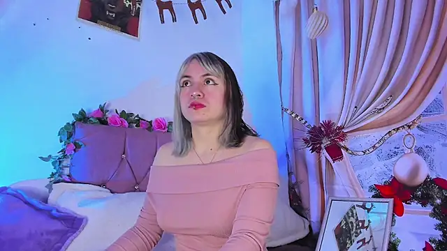 Snapshot of GilaKat chatting on December 10, 2024, 9:55 am GilaKat online show from December 10, 2024, 9:55 am