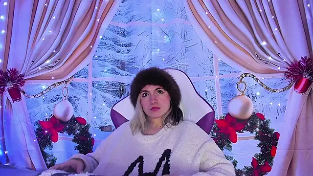 Snapshot of GilaKat chatting on December 24, 2024, 8:33 am GilaKat online show from December 24, 2024, 8:33 am