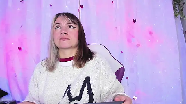 Snapshot of GilaKat chatting on February 28, 2025, 7:58 am GilaKat online show from February 28, 2025, 7:58 am