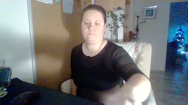 Snapshot of ReifeVenna chatting on December 23, 2024, 2:50 pm ReifeVenna online show from December 23, 2024, 2:50 pm