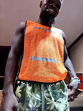 Snapshot of Chocolate_factory_man chatting on January 1, 2025, 8:04 pm Chocolate factory man online show from January 1, 2025, 8:04 pm