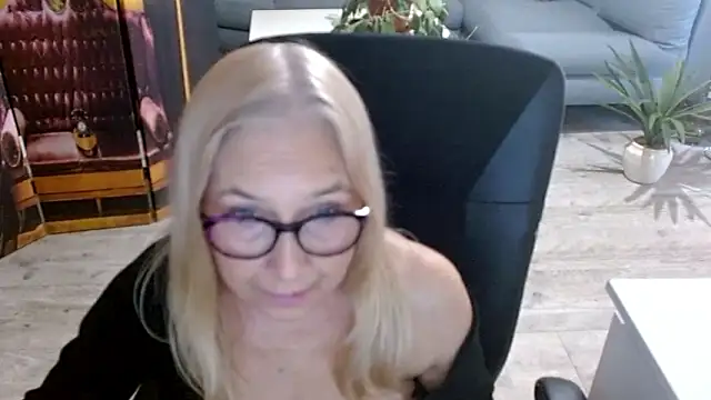 sofia xkiss online show from February 1, 2026, 3:10 pm