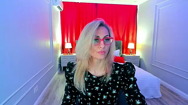 Snapshot of MuseOfStage chatting on April 10, 2026, 12:21 pm MuseOfStage online show from April 10, 2026, 12:21 pm